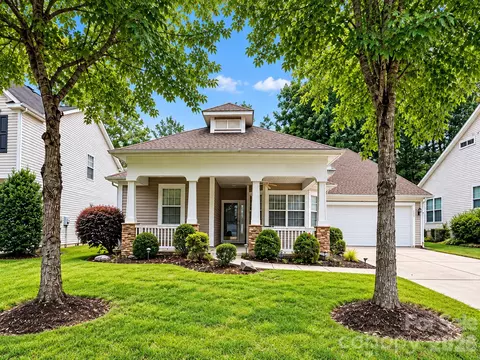 3820 Planters Watch Dr, Charlotte, NC 28278