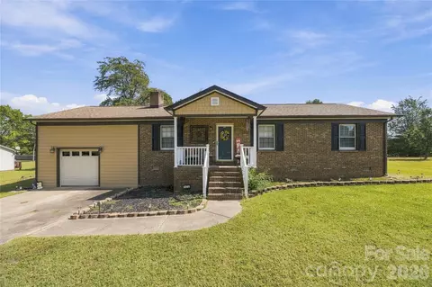 305 W Timberland Dr, Grover, NC 28073