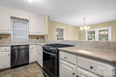 2433 1st Nw 22 St NW #22, Hickory, NC 28601