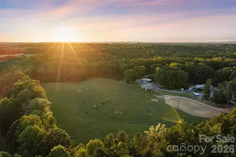 996 Beamguard Rd, Clover, SC 29710