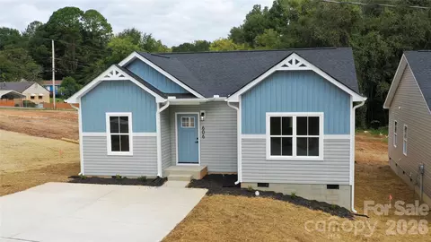 606 E Robinson St, Dallas, NC 28034