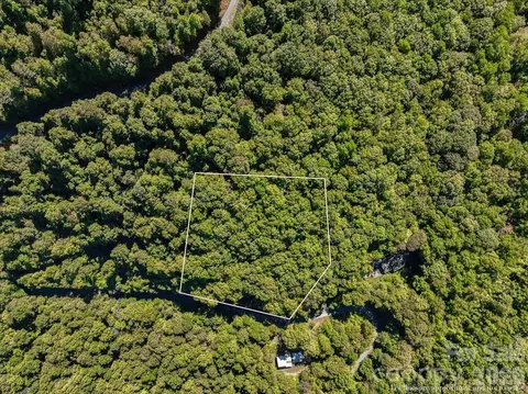001 Natures Trl, Burnsville, NC 28714