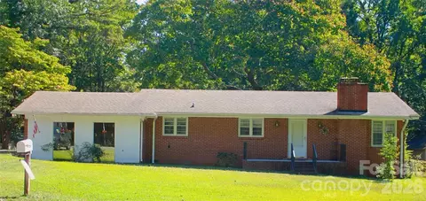 7218 Lakeside N Dr N, Charlotte, NC 28215