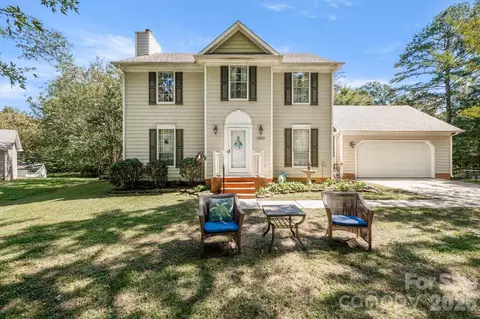 1300 Sugar Hollow Dr, Charlotte, NC 28214