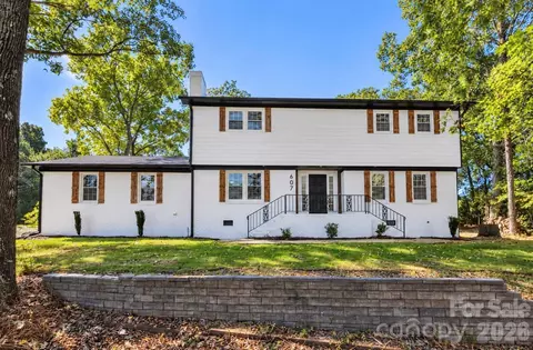 607 Willow Ln, Harrisburg, NC 28075