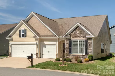 748 Summerfield Pl, Flat Rock, NC 28731