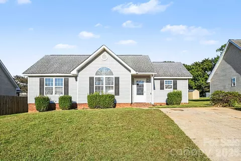 4415 Biesterfield Dr, Charlotte, NC 28216