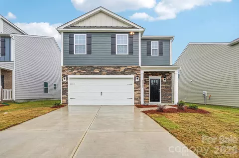 68 Laurel Pointe Dr, Waynesville, NC 28785