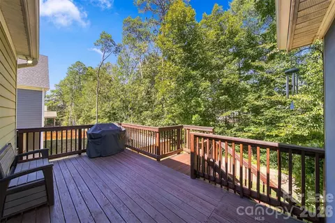 Exterior - 3901 12th Ne St NE, Hickory, NC 28601 photo 7 of 10