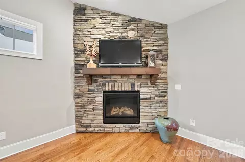 Living - 3901 12th Ne St NE, Hickory, NC 28601 photo 4 of 5