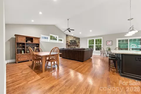 Living - 3901 12th Ne St NE, Hickory, NC 28601 photo 3 of 5