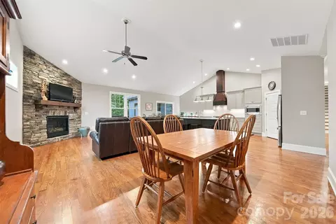Dining - 3901 12th Ne St NE, Hickory, NC 28601 photo 1 of 1