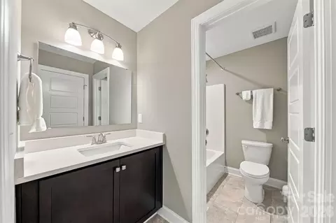 Bath - 3901 12th Ne St NE, Hickory, NC 28601 photo 5 of 5