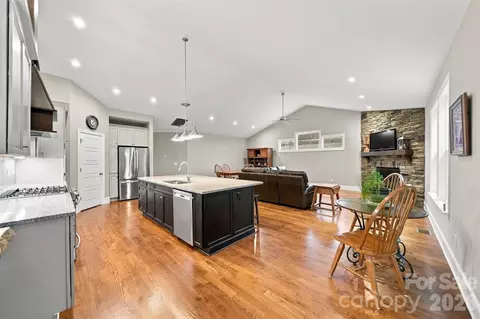 Kitchen - 3901 12th Ne St NE, Hickory, NC 28601 photo 6 of 6