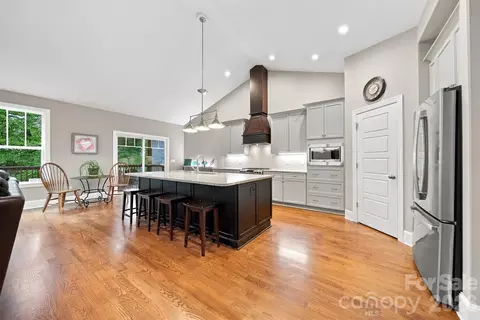Kitchen - 3901 12th Ne St NE, Hickory, NC 28601 photo 5 of 6