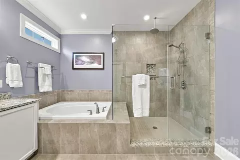 Bath - 3901 12th Ne St NE, Hickory, NC 28601 photo 3 of 5