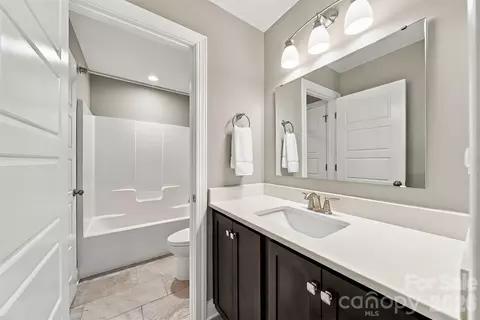 Bath - 3901 12th Ne St NE, Hickory, NC 28601 photo 4 of 5