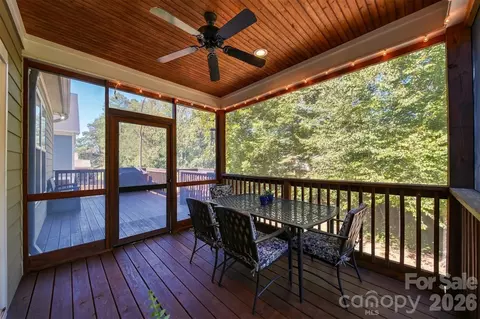 Exterior - 3901 12th Ne St NE, Hickory, NC 28601 photo 9 of 10