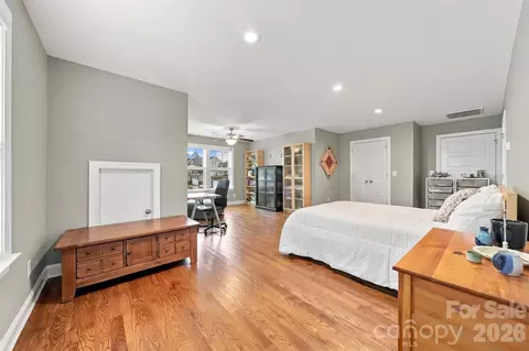 Bedroom - 3901 12th Ne St NE, Hickory, NC 28601 photo 4 of 4