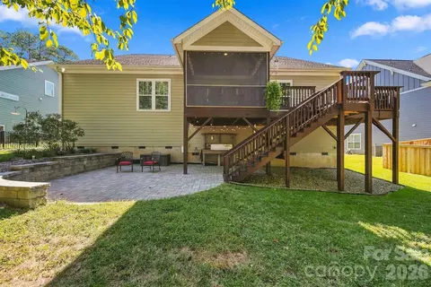 Exterior - 3901 12th Ne St NE, Hickory, NC 28601 photo 4 of 10