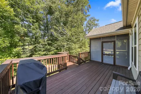Exterior - 3901 12th Ne St NE, Hickory, NC 28601 photo 6 of 10