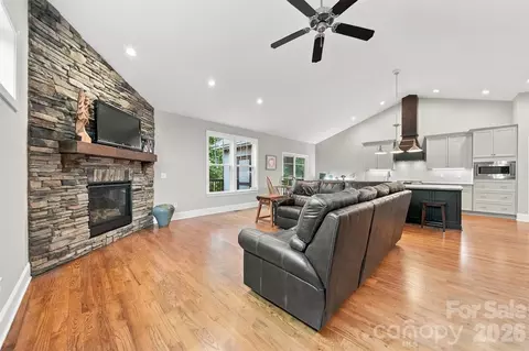 Living - 3901 12th Ne St NE, Hickory, NC 28601 photo 5 of 5
