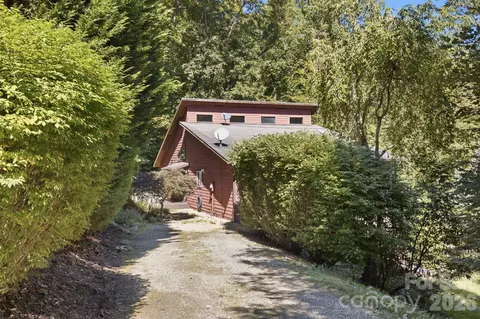 621 Trout Cove Rd, Waynesville, NC 28785