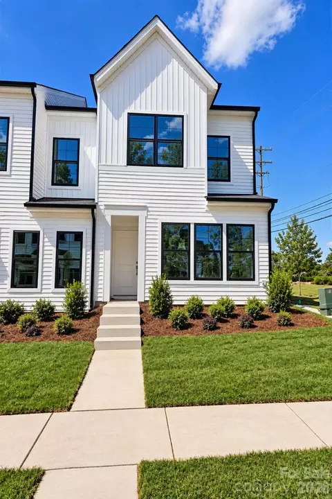 6616 Harlech St, Charlotte, NC 28269