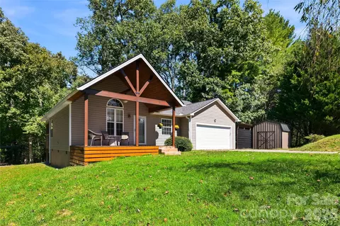 8 Maltese Ln, Weaverville, NC 28787