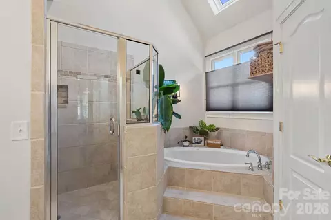 Bath - 2504 Stoneview Ct, Denver, NC 28037 photo 1 of 5