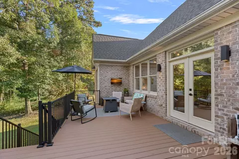 Exterior - 2504 Stoneview Ct, Denver, NC 28037 photo 3 of 7