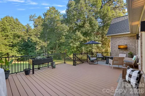 Exterior - 2504 Stoneview Ct, Denver, NC 28037 photo 4 of 7