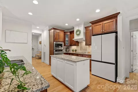 Kitchen - 2504 Stoneview Ct, Denver, NC 28037 photo 2 of 4