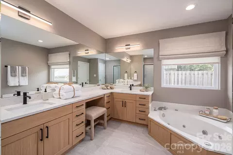 Bath - 2545 Les Ln, Denver, NC 28037 photo 3 of 4
