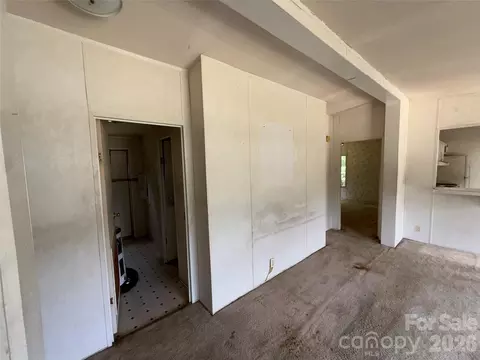 Living - 176 Mandy Ln, Union, SC 29379 photo 2 of 3