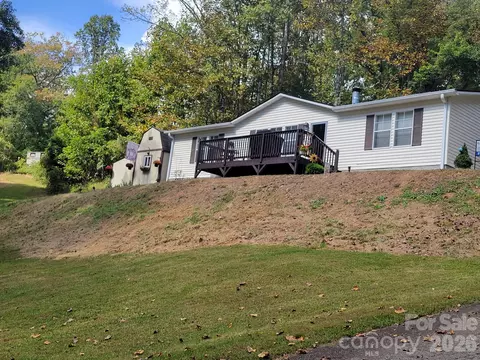 183 Gobbler Cir, Horse Shoe, NC 28742