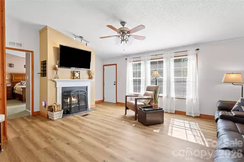 183 Gobbler Cir, Horse Shoe, NC 28742
