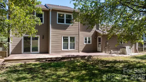 Exterior - 3675 10th St, Hickory, NC 28601 photo 2 of 3