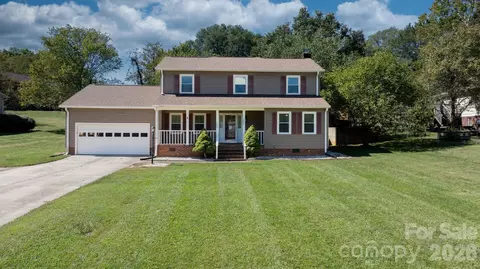3675 10th St, Hickory, NC 28601
