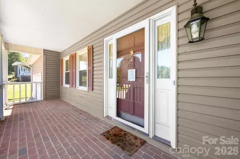 Exterior - 3675 10th St, Hickory, NC 28601 photo 1 of 3