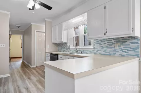 Entry Way - 3675 10th St, Hickory, NC 28601 photo 2 of 2