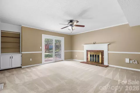 Living - 3675 10th St, Hickory, NC 28601 photo 1 of 2