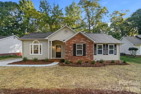 6044 Acadian Woods Dr, Charlotte, NC 28227