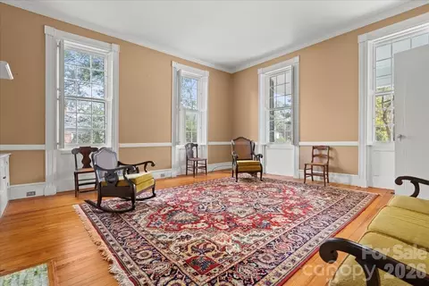 Living - 310 Kershaw St, Cheraw, SC 29520 photo 2 of 5