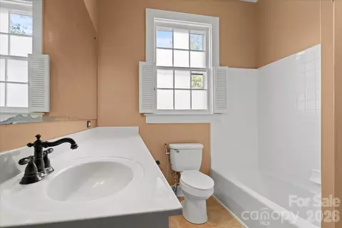 Bath - 310 Kershaw St, Cheraw, SC 29520 photo 4 of 4