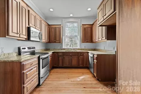 Kitchen - 310 Kershaw St, Cheraw, SC 29520 photo 2 of 4