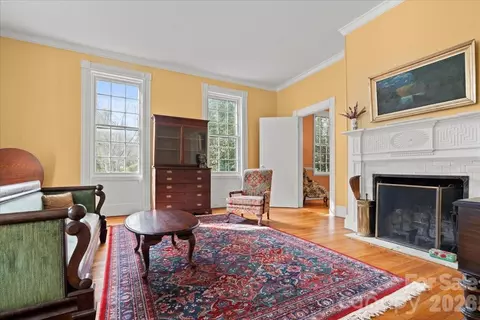 Living - 310 Kershaw St, Cheraw, SC 29520 photo 4 of 5