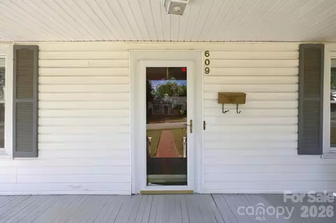 Exterior - 609 Poplar Ave, Kannapolis, NC 28081 photo 3 of 10