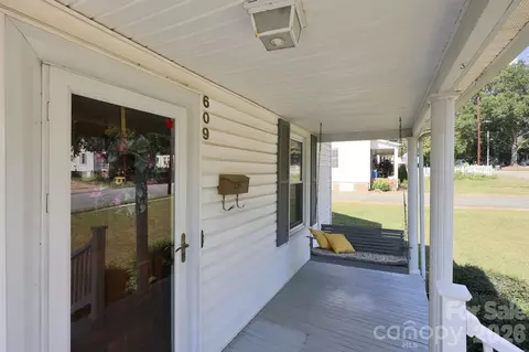Exterior - 609 Poplar Ave, Kannapolis, NC 28081 photo 4 of 10