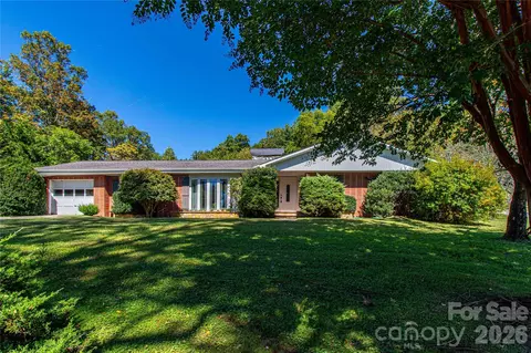 2586 Kim Miller Rd, Lake Toxaway, NC 28747